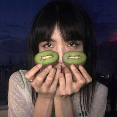 成熟高冷的微信帅气女生头像