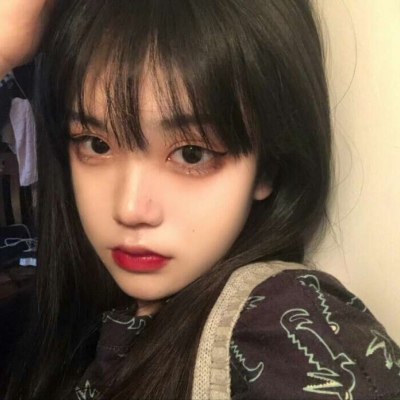 成熟高冷的微信帅气女生头像