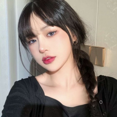高冷颜值高的微信帅气女生头像