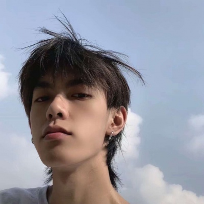 孤独伤感风格的微信男生头像
