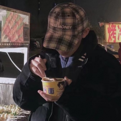 孤独伤感风格的微信男生头像