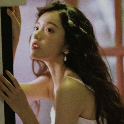 好看颜值高的微信知性女生头像