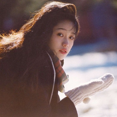 好看颜值高的微信知性女生头像