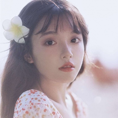 好看颜值高的微信知性女生头像