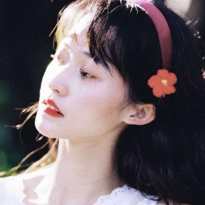 好看颜值高的微信知性女生头像