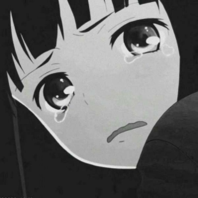 流泪伤感风格的微信动漫女生头像