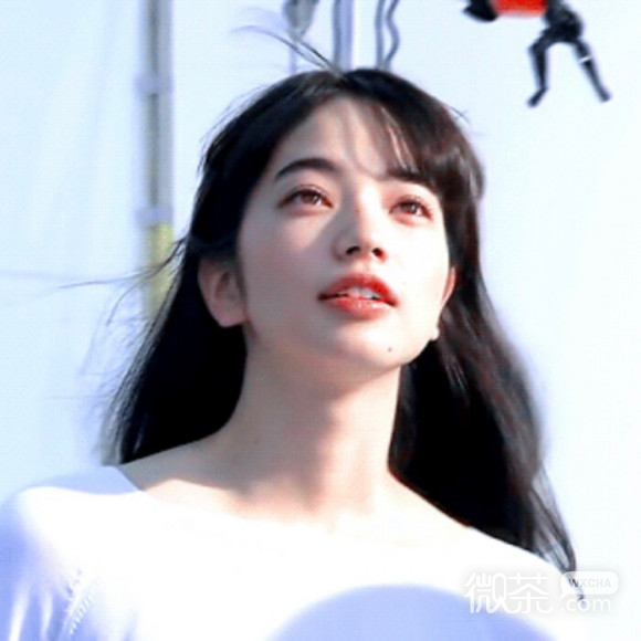 俏皮时尚微信性感女生头像