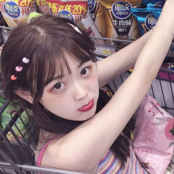 御姐时尚洒脱微信女生头像