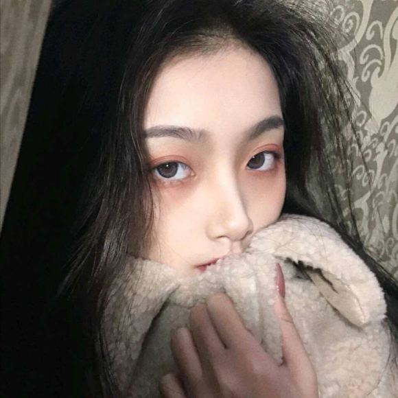 御姐时尚洒脱微信女生头像