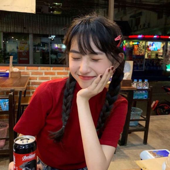 御姐时尚洒脱微信女生头像