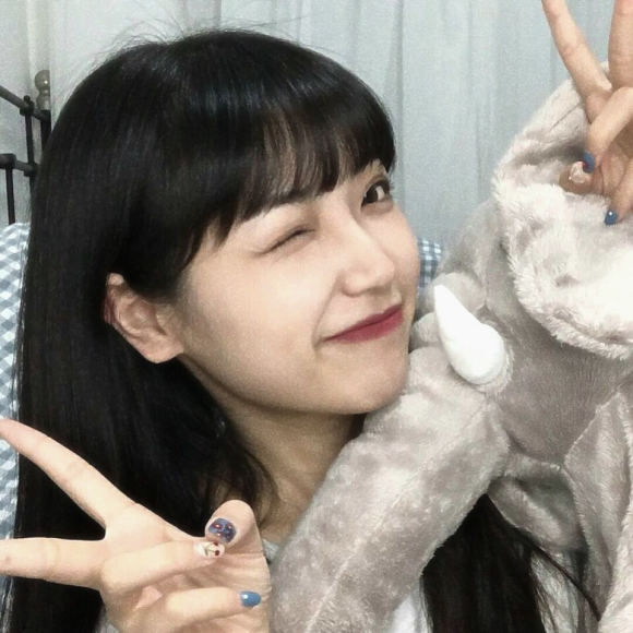 御姐时尚洒脱微信女生头像