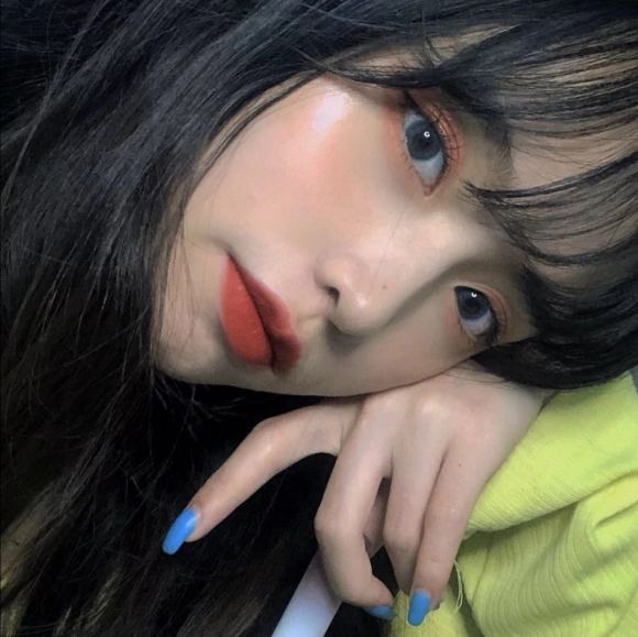 御姐时尚洒脱微信女生头像