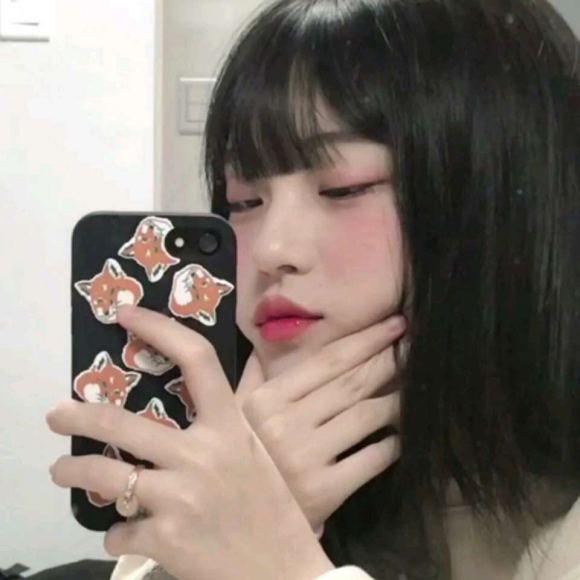 御姐时尚洒脱微信女生头像