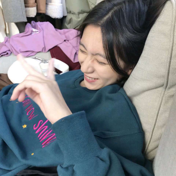 御姐时尚洒脱微信女生头像