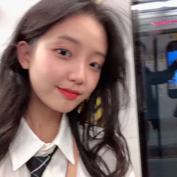 御姐时尚洒脱微信女生头像