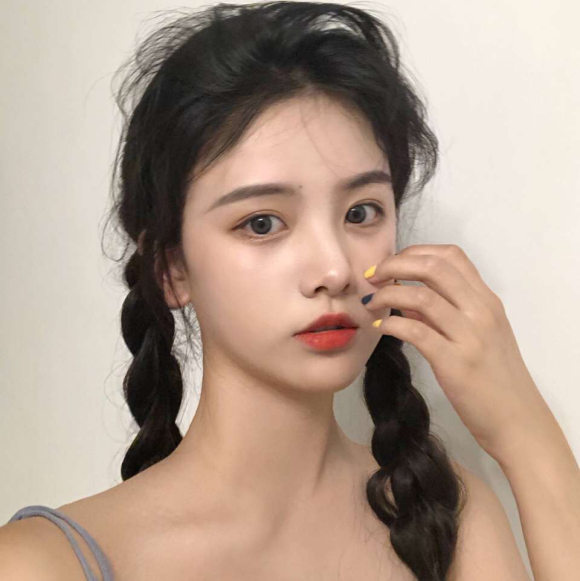 御姐时尚洒脱微信女生头像