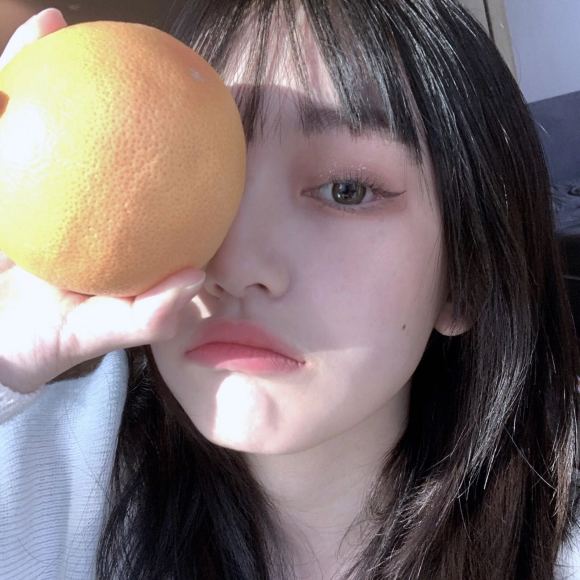 御姐时尚洒脱微信女生头像