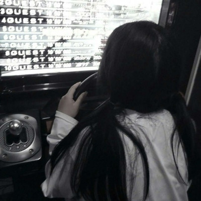 可爱带耳机的微信电竞女生头像