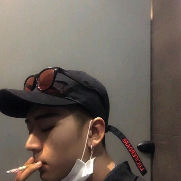 冷酷性感最潮微信男生头像