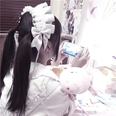 可爱带耳机的微信电竞女生头像