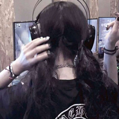 可爱带耳机的微信电竞女生头像
