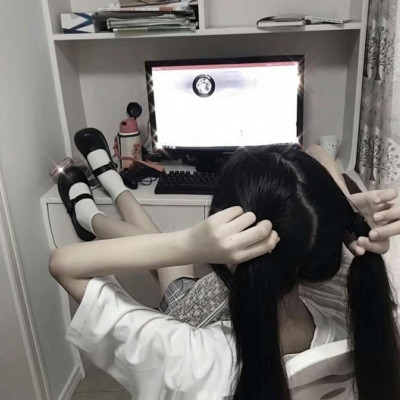 可爱带耳机的微信电竞女生头像