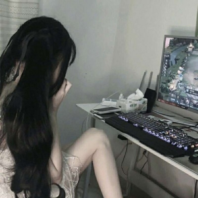 可爱带耳机的微信电竞女生头像