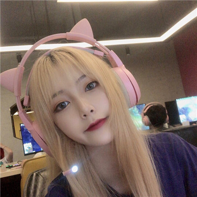 可爱带耳机的微信电竞女生头像