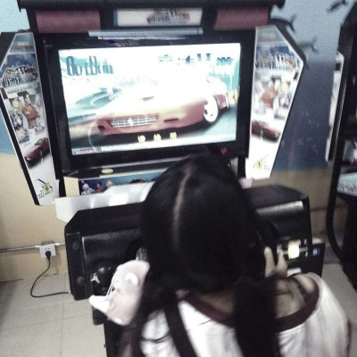 可爱带耳机的微信电竞女生头像