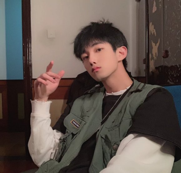 微信酷酷的冷漠男生头像