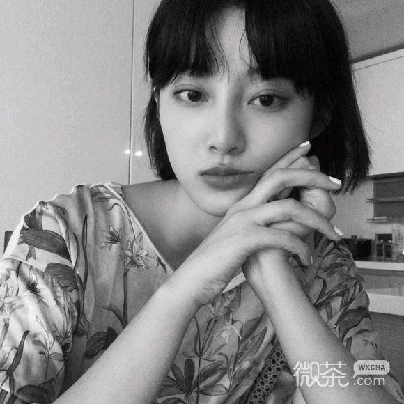 微信最潮黑白女生头像
