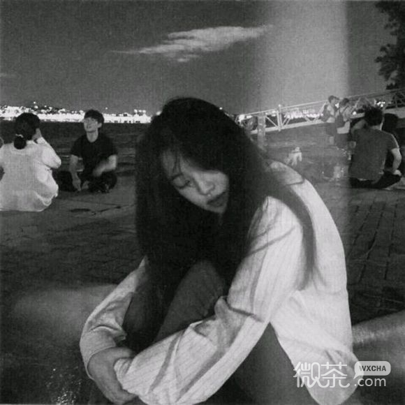 微信最潮黑白女生头像