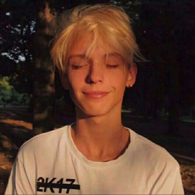 帅气欧美范的微信小鲜肉男生头像