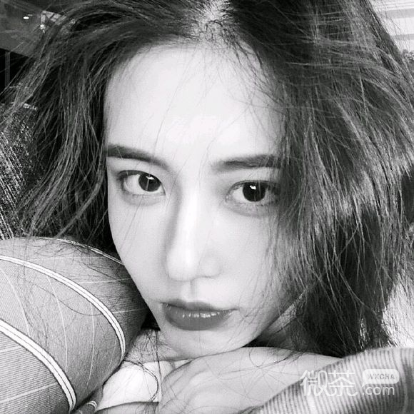 微信最潮黑白女生头像