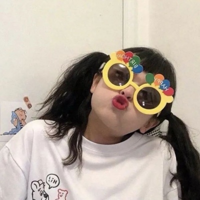 搞笑沙雕的微信逗比女生头像