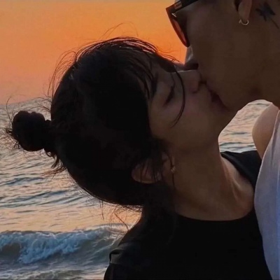 甜蜜恩爱的微信最新情侣头像