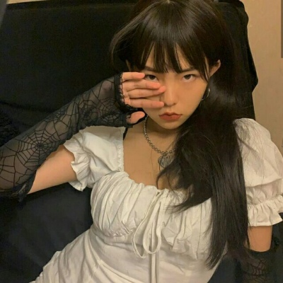 冷酷帅气的微信真人非主流女生头像