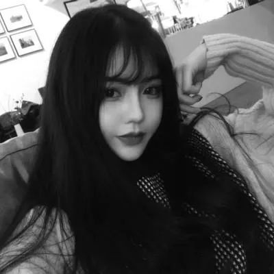 霸气好看的微信黑白女生头像