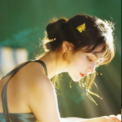 文艺知性的微信小清新女生头像