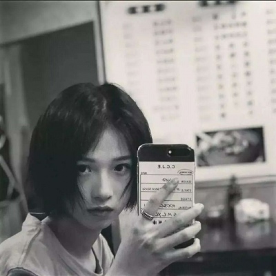 霸气好看的微信黑白女生头像