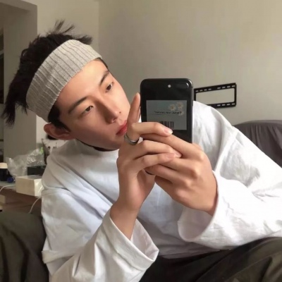 伤感帅气的微信真人男生头像