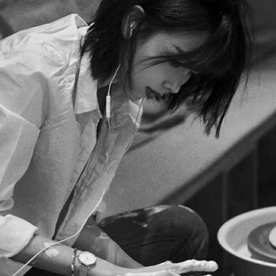 霸气好看的微信黑白女生头像