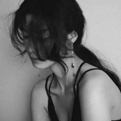 霸气好看的微信黑白女生头像