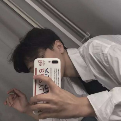伤感帅气的微信真人男生头像