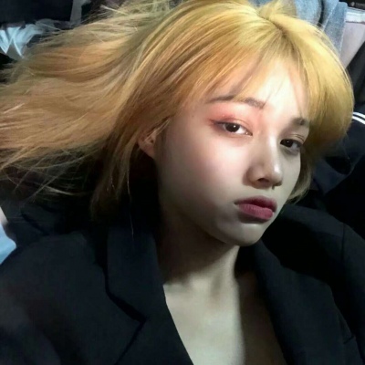 冷酷帅气的微信真人非主流女生头像