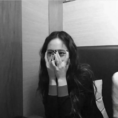 霸气好看的微信黑白女生头像