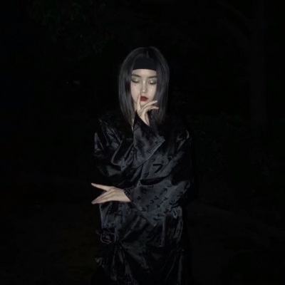 冷酷帅气的微信真人非主流女生头像