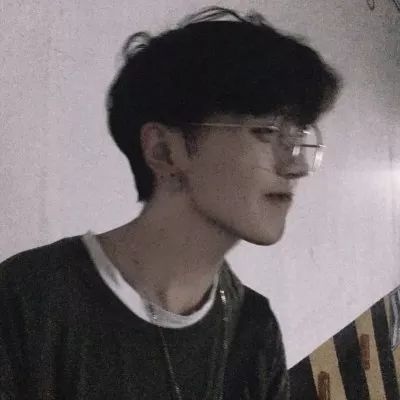 伤感帅气的微信真人男生头像