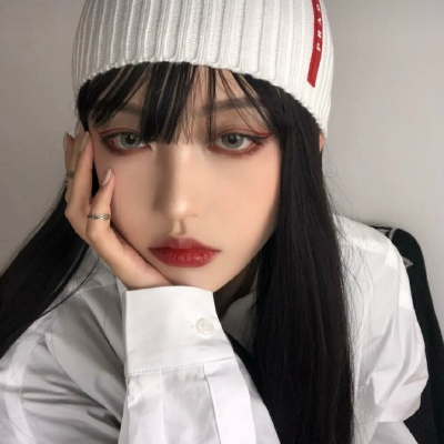 冷酷帅气的微信真人非主流女生头像