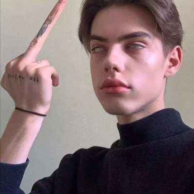 可爱搞怪的微信欧美范男生头像